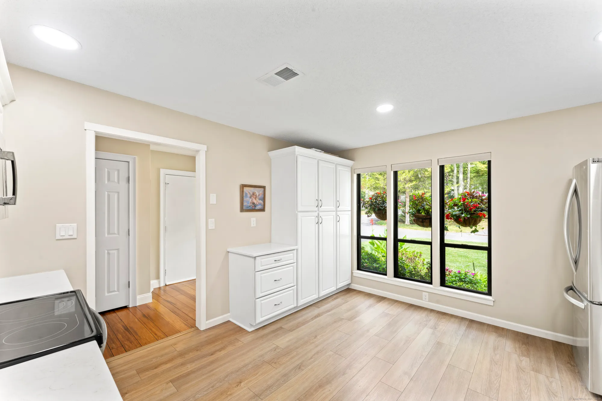 Property Slideshow image 12 of 40 | 12 heritage crst a, Southbury, CT, 06488