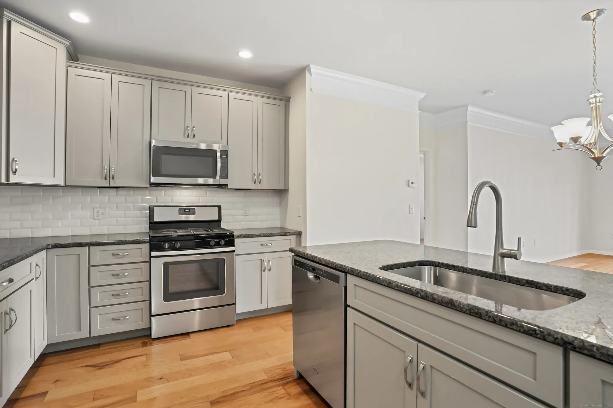 Property Slideshow image 6 of 40 | 416 center meadow ln # 416, Danbury, CT, 06810