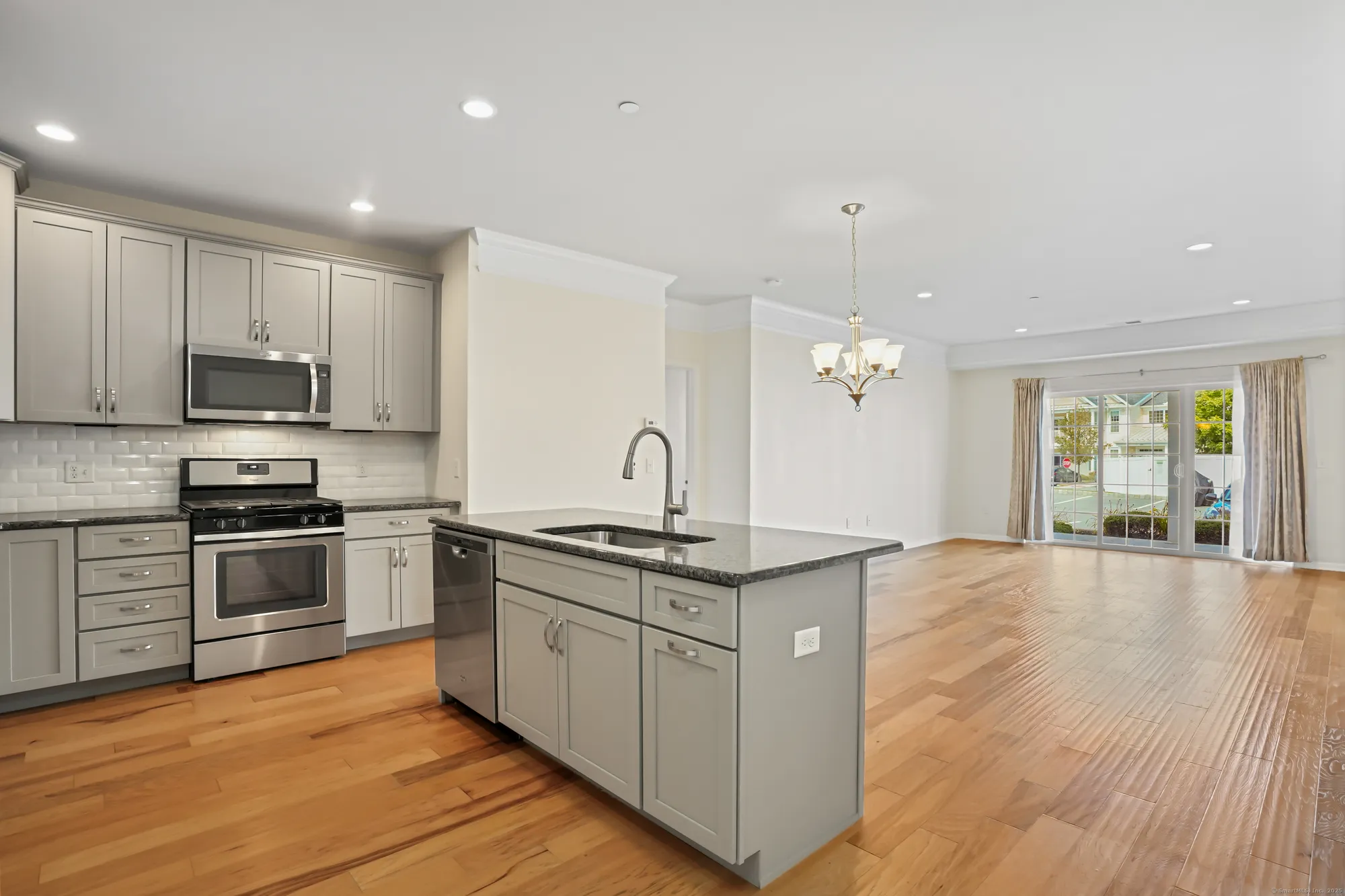 Property Slideshow image 11 of 40 | 416 center meadow ln # 416, Danbury, CT, 06810