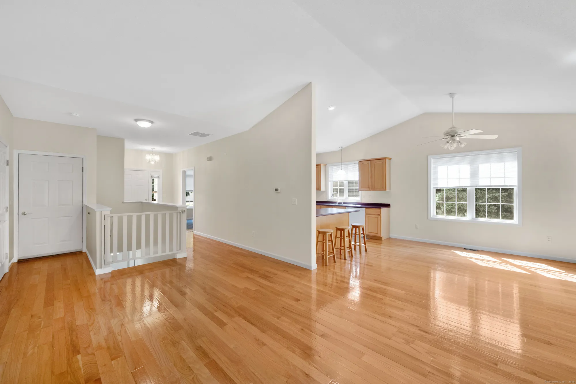 Property Slideshow image 5 of 39 | 39 quail holw # 39, Enfield, CT, 06082