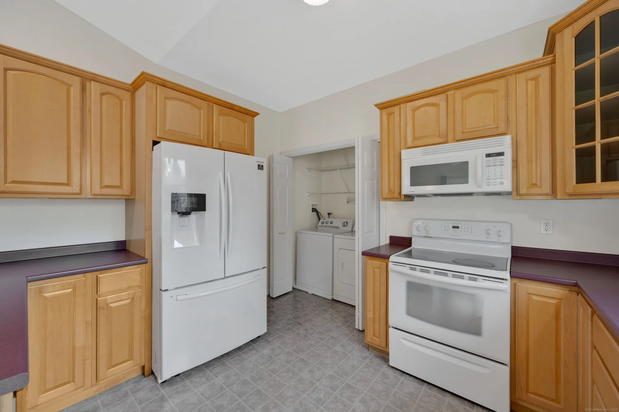 Property Slideshow image 8 of 39 | 39 quail holw # 39, Enfield, CT, 06082