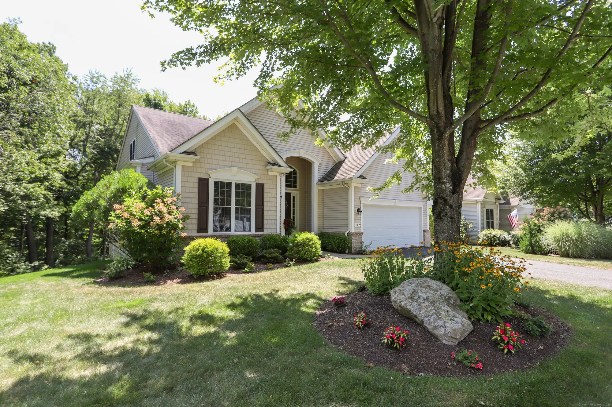 Property Slideshow image 1 of 36 | 302 fairway dr # 302, Oxford, CT, 06478