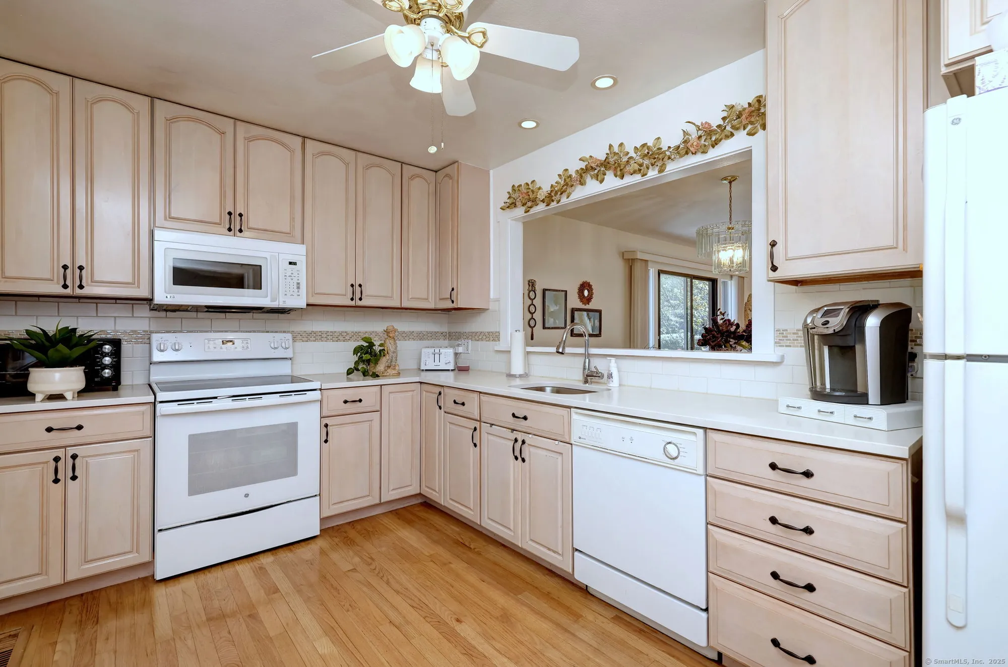 Property Slideshow image 12 of 40 | 736 quinnipiac ln b, Stratford, CT, 06614