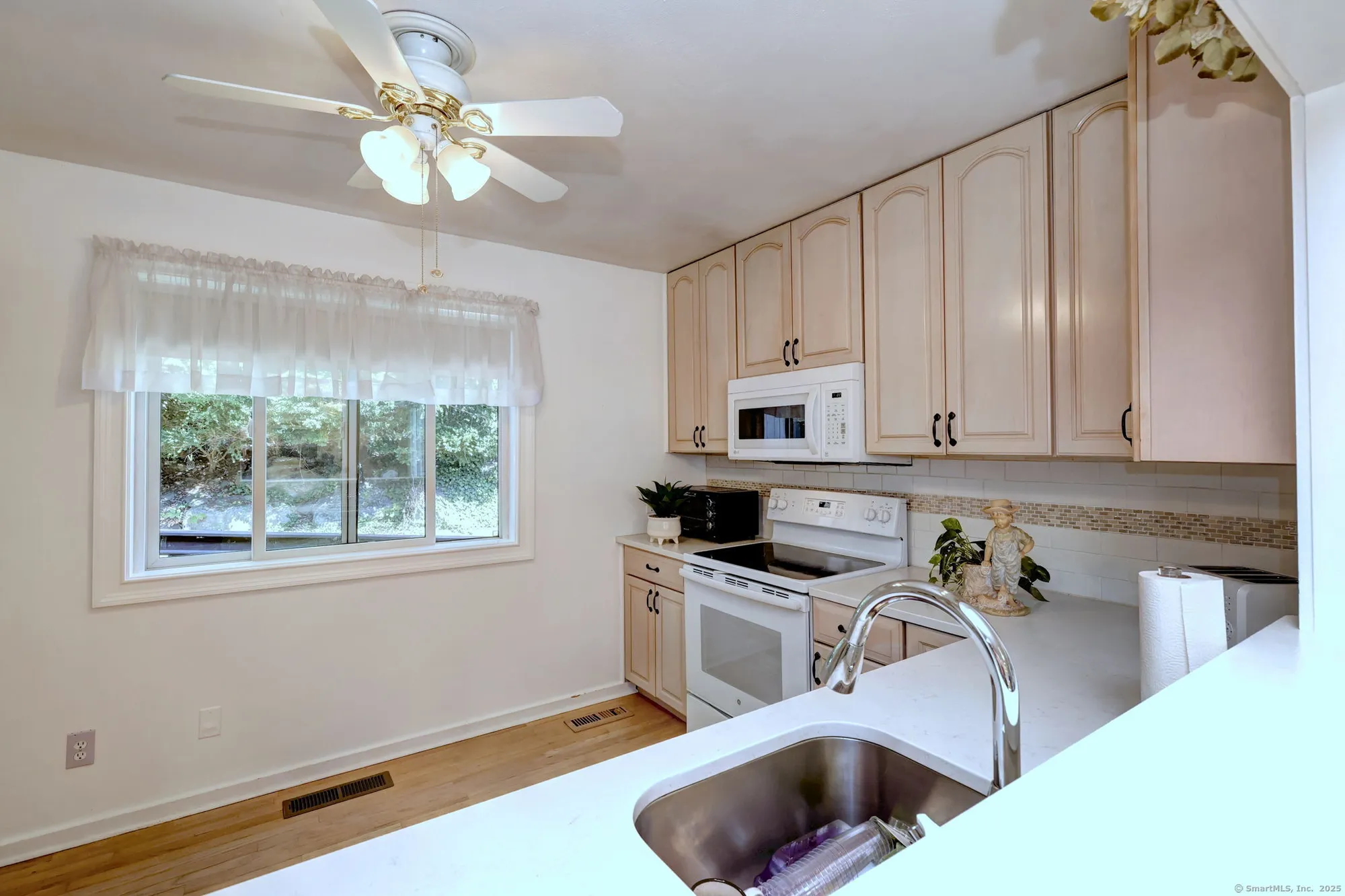 Property Slideshow image 14 of 40 | 736 quinnipiac ln b, Stratford, CT, 06614