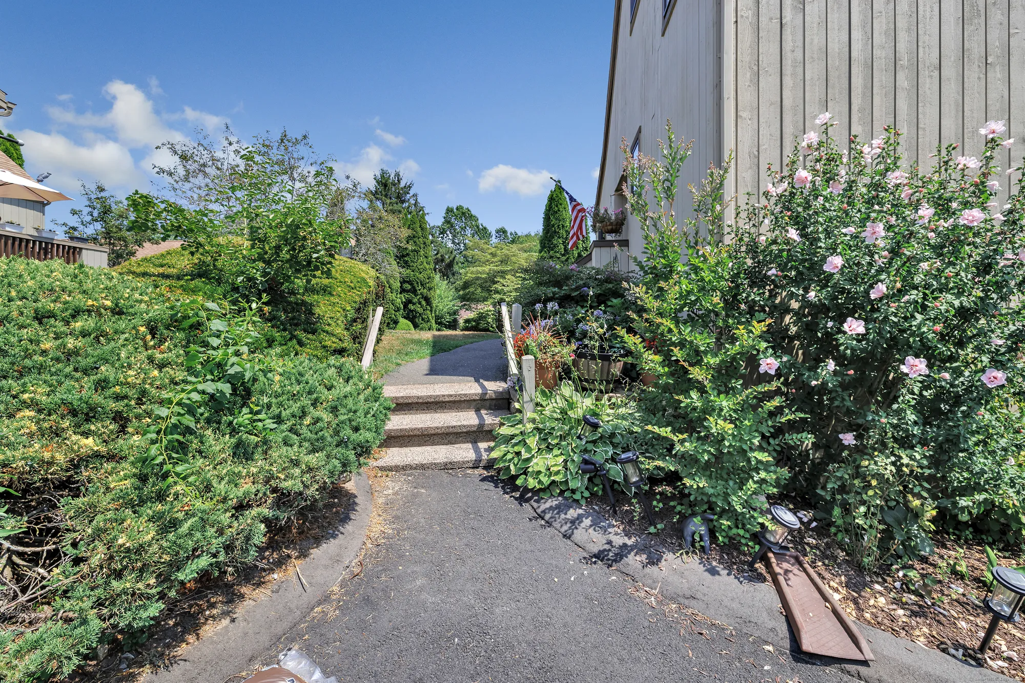 Property Slideshow image 8 of 32 | 87 creek ln a, Stratford, CT, 06614