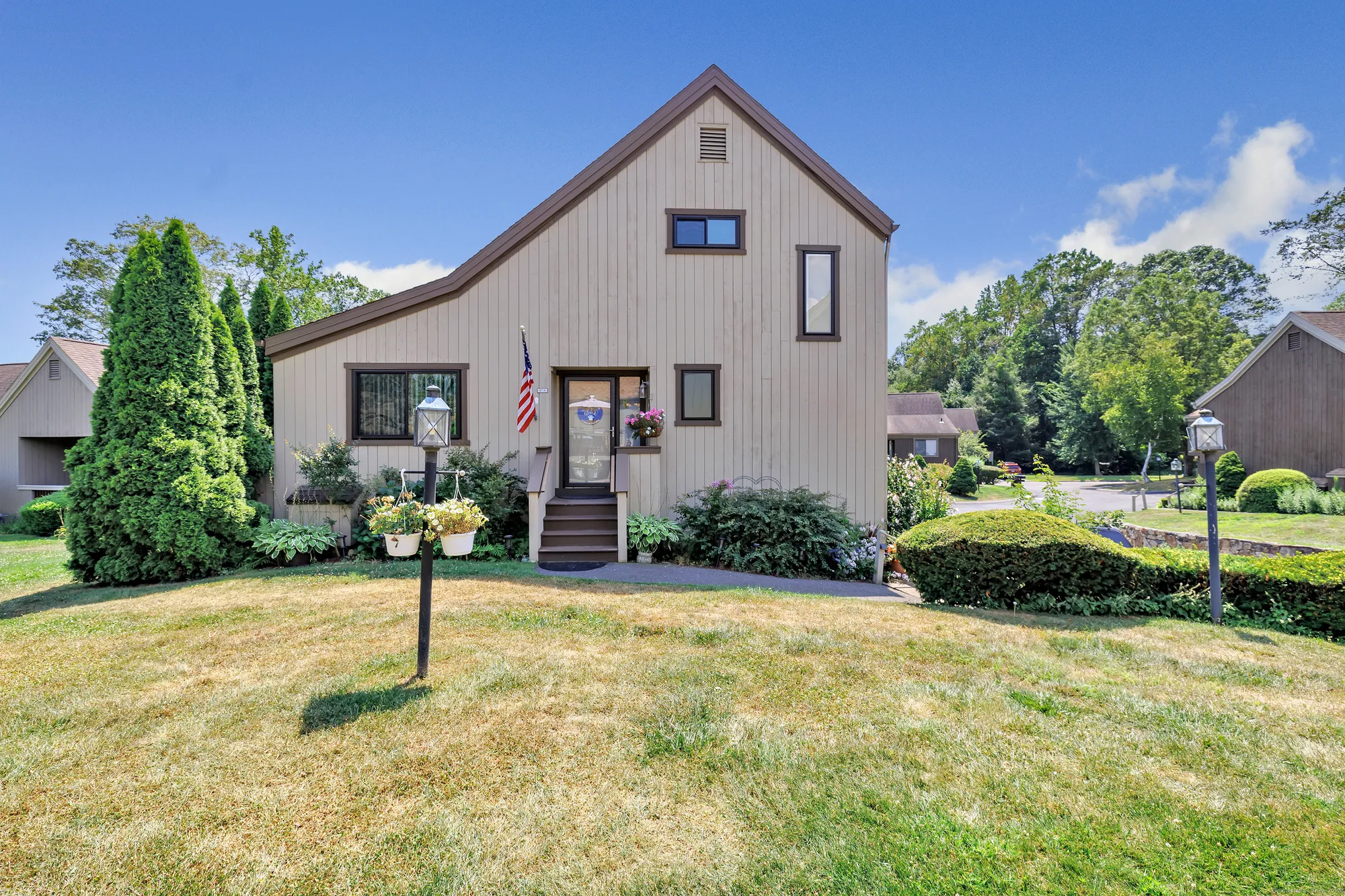 Property Slideshow image 2 of 32 | 87 creek ln a, Stratford, CT, 06614