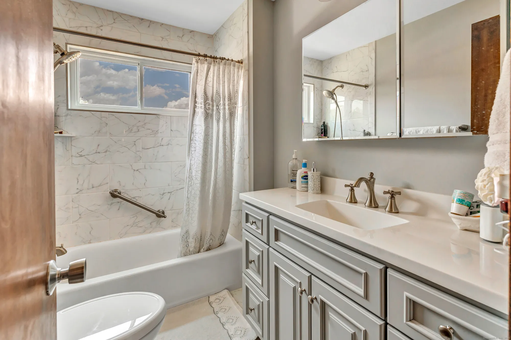 Property Slideshow image 23 of 32 | 87 creek ln a, Stratford, CT, 06614