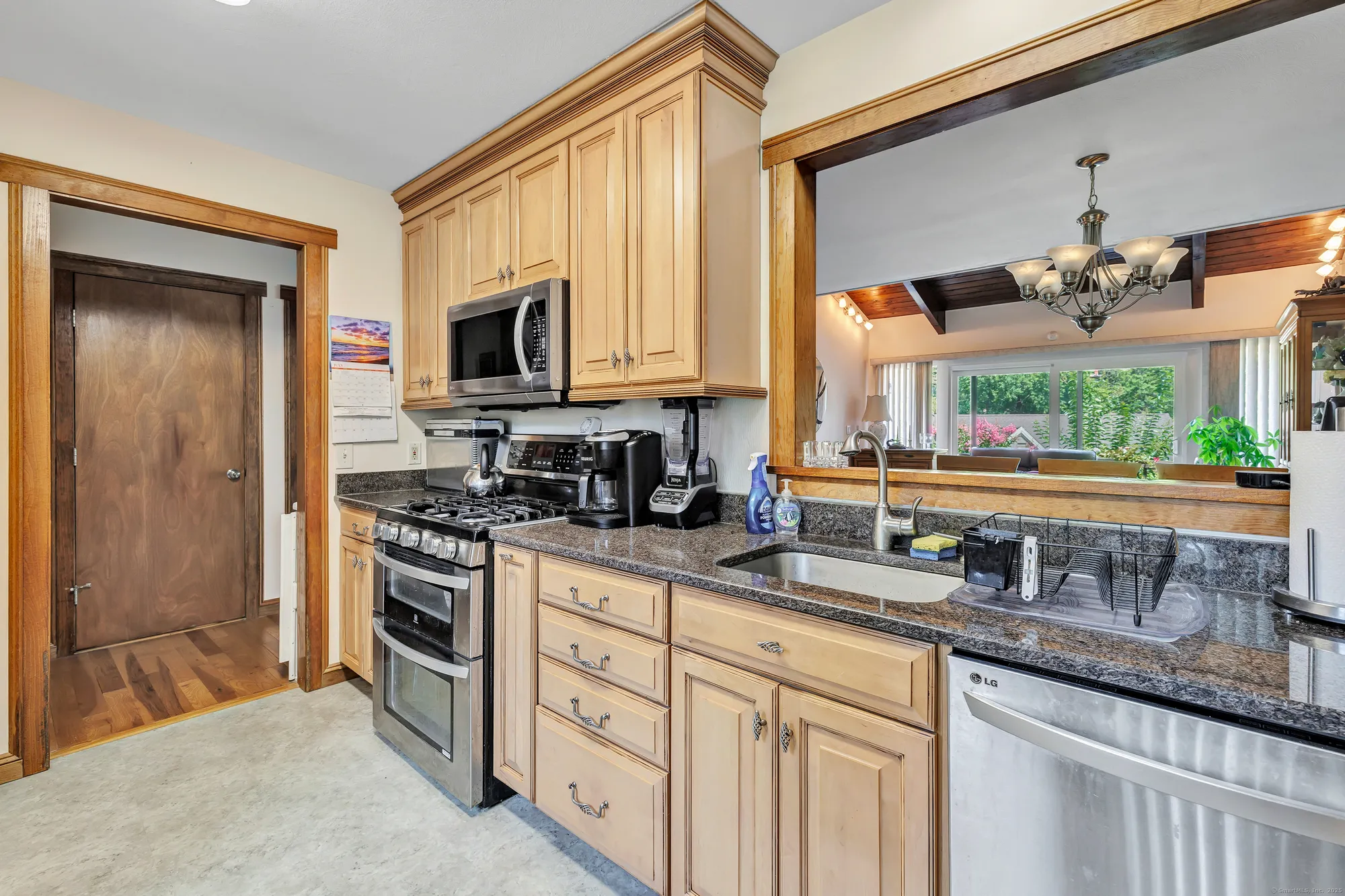 Property Slideshow image 17 of 32 | 87 creek ln a, Stratford, CT, 06614