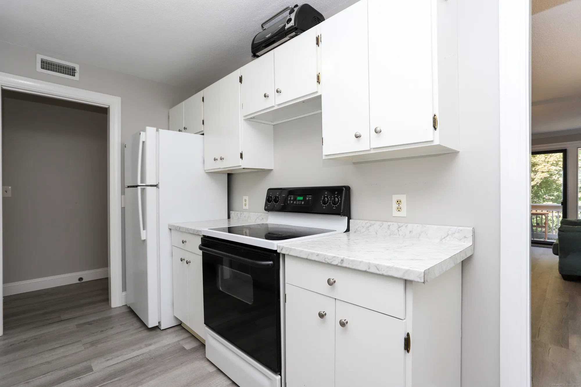 Property Slideshow image 8 of 24 | 1 heritage vlg c, Southbury, CT, 06488