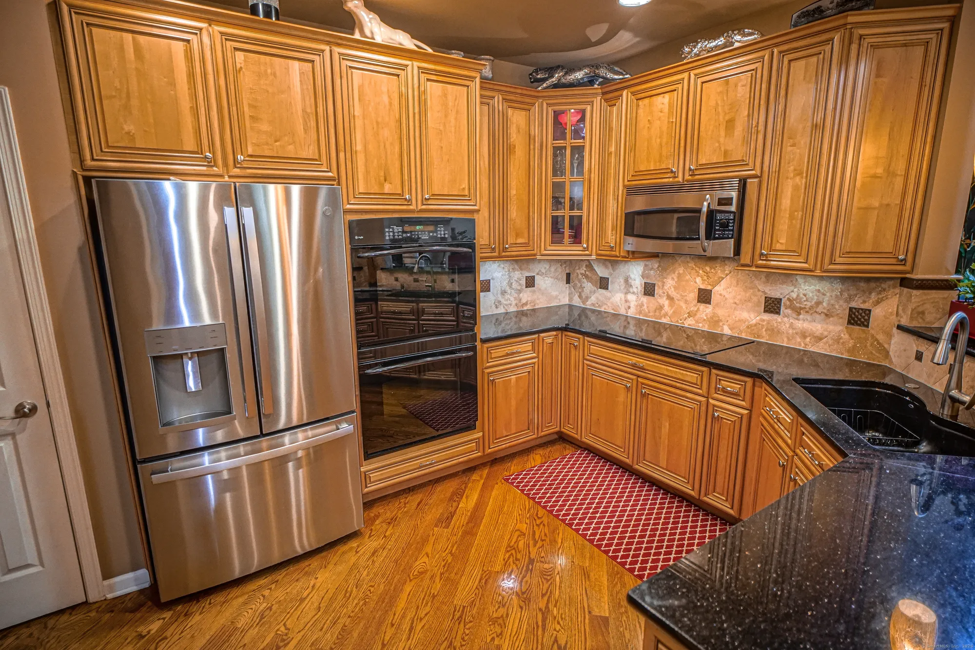 Property Slideshow image 4 of 40 | 11 poplar dr # 11, Prospect, CT, 06712
