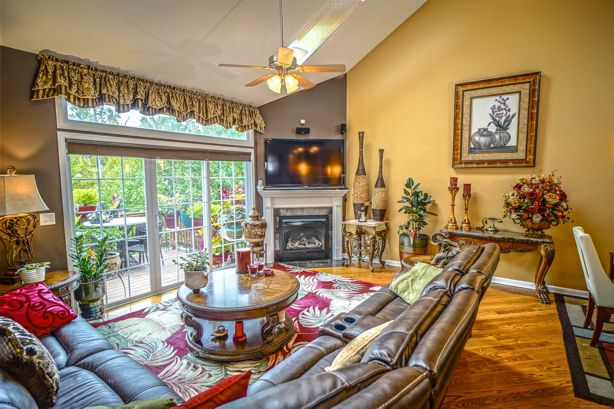 Property Slideshow image 2 of 40 | 11 poplar dr # 11, Prospect, CT, 06712