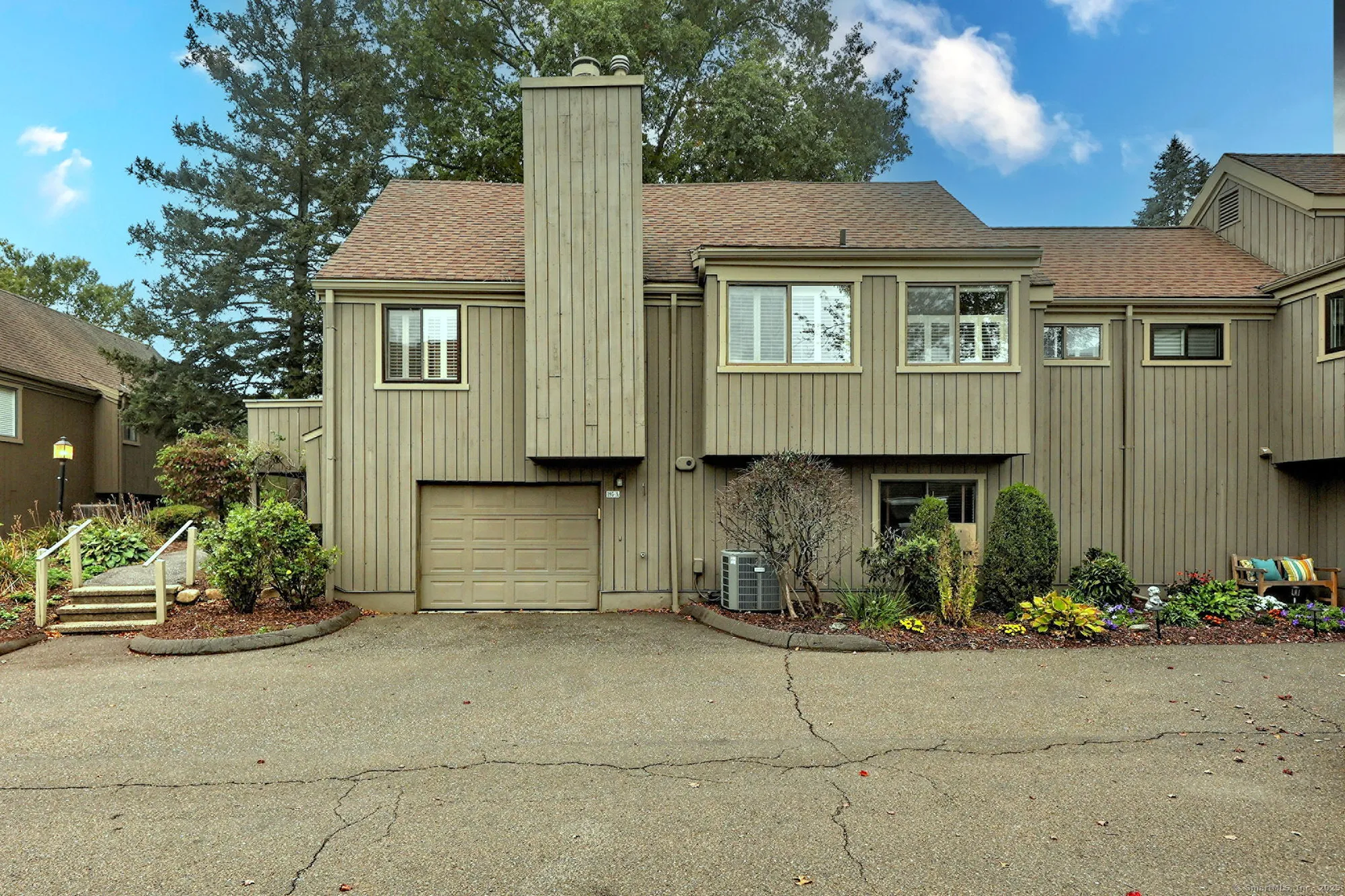 Property Slideshow image 38 of 40 | 195 bayfield ln a, Stratford, CT, 06614