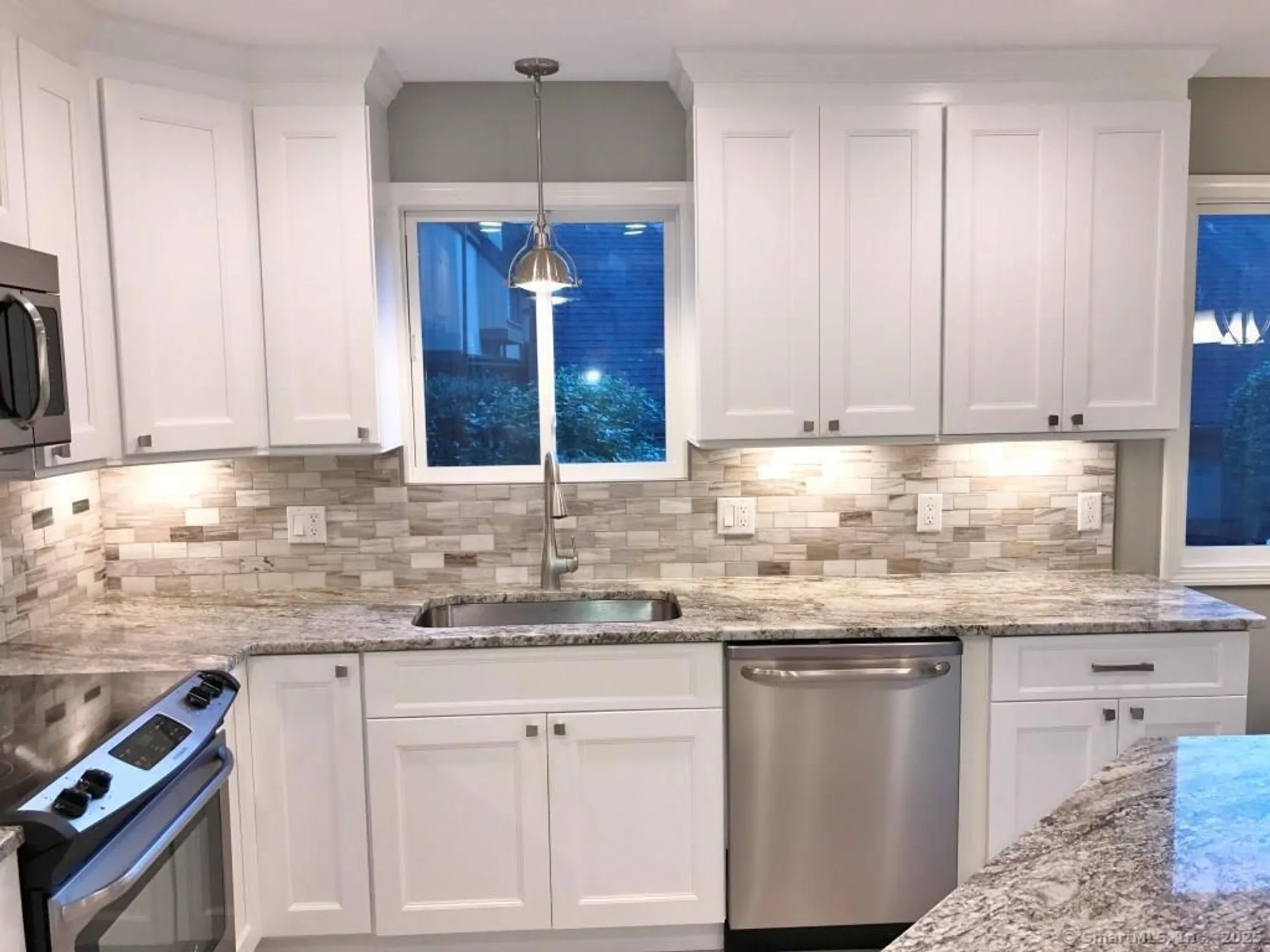 Property Slideshow image 4 of 24 | 568a heritage vlg, Southbury, CT, 06488