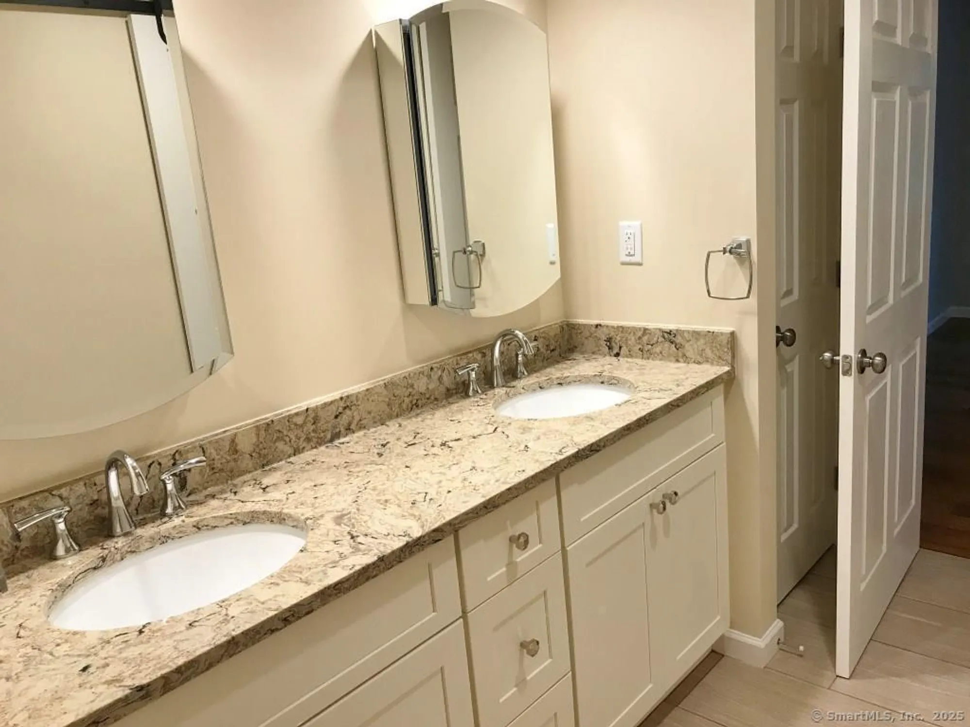 Property Slideshow image 19 of 24 | 568a heritage vlg, Southbury, CT, 06488