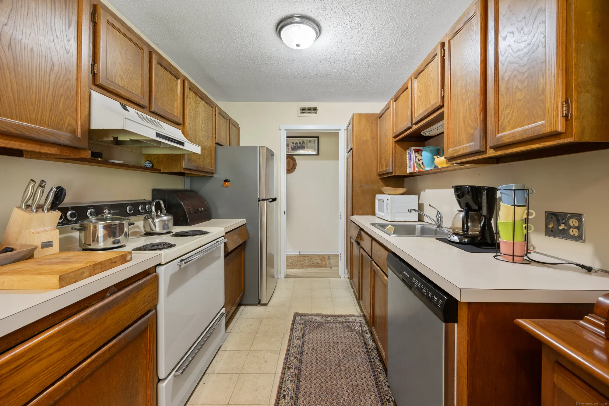 Property Slideshow image 7 of 27 | 405 heritage vlg d, Southbury, CT, 06488