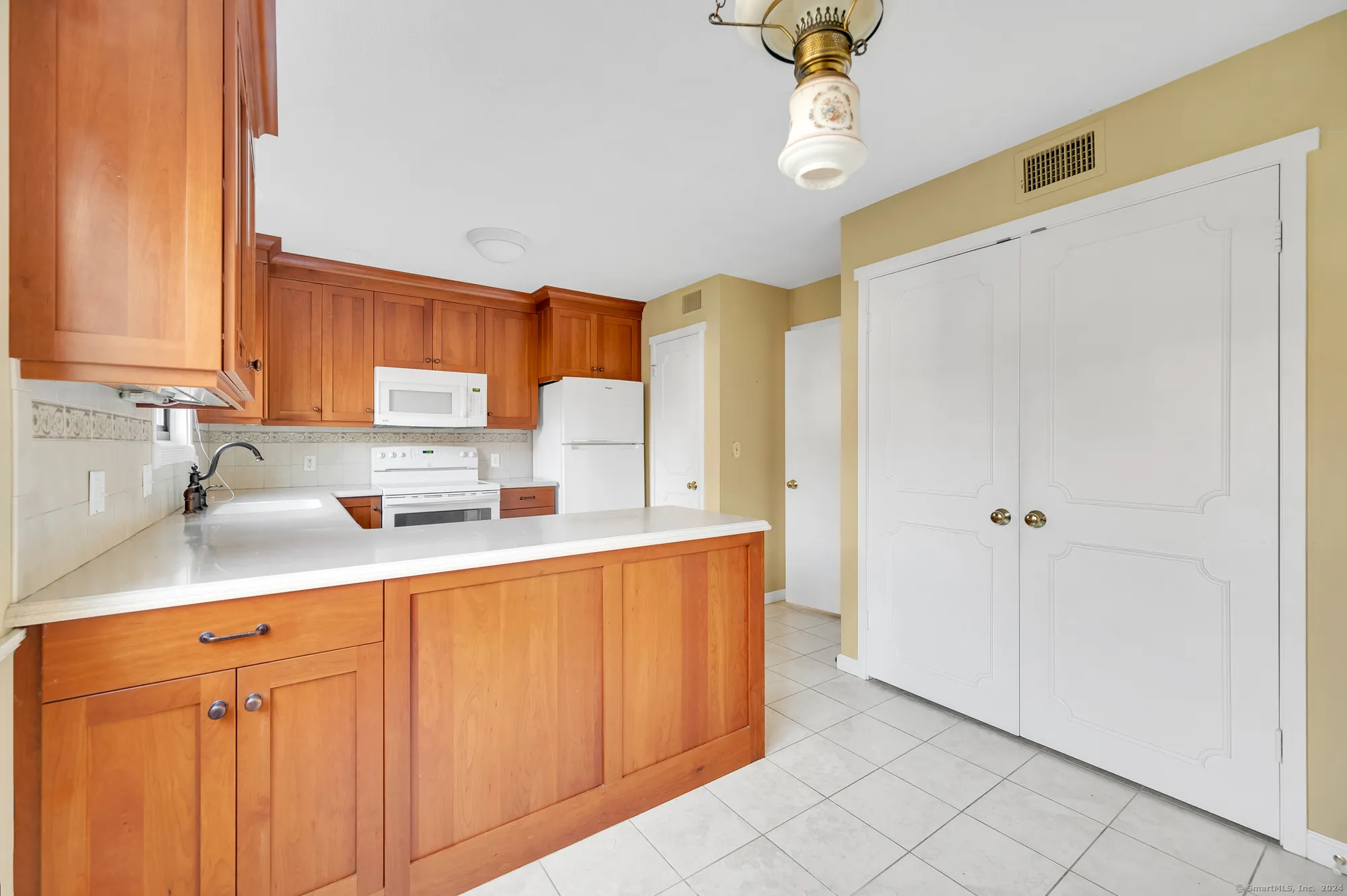 Property Slideshow image 8 of 34 | 999 heritage vlg b, Southbury, CT, 06488