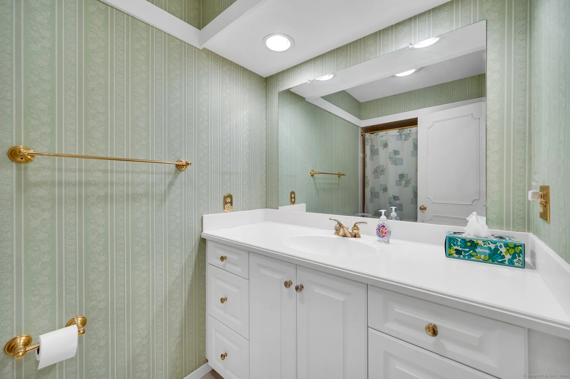 Property Slideshow image 24 of 34 | 999 heritage vlg b, Southbury, CT, 06488