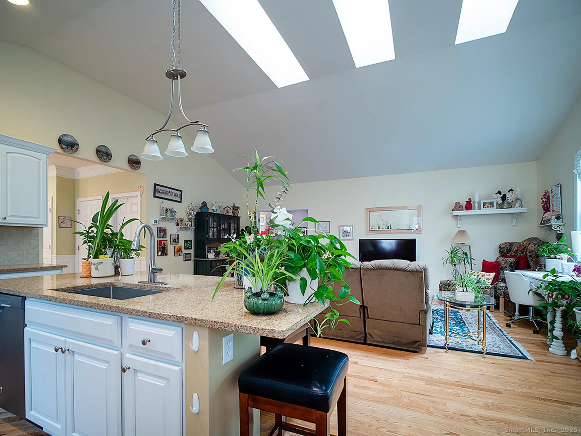 Property Slideshow image 7 of 39 | 3 timberland way # 3, Beacon Falls, CT, 06403