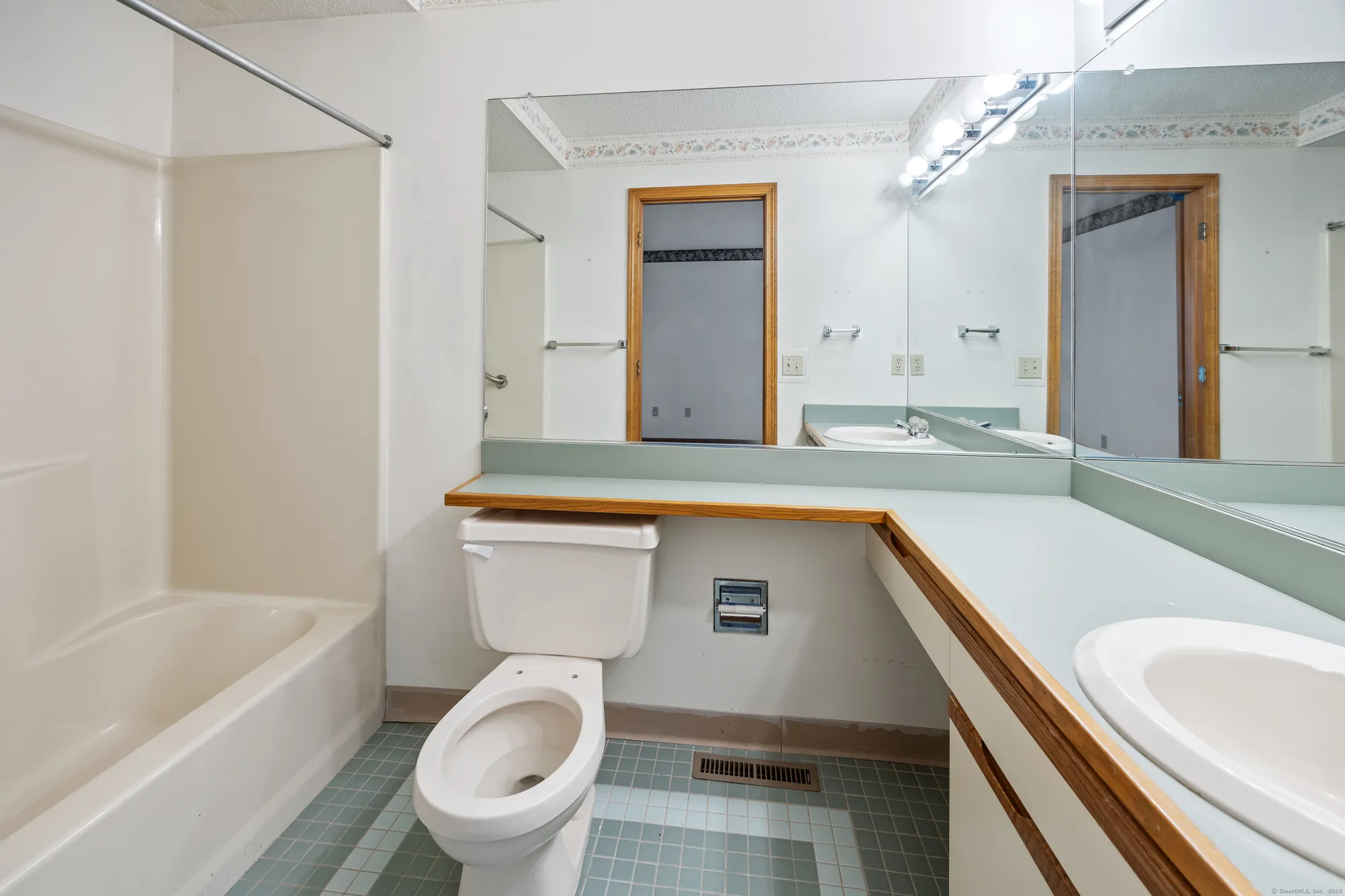 Property Slideshow image 17 of 30 | 543 s farms ter # 543, Southington, CT, 06489