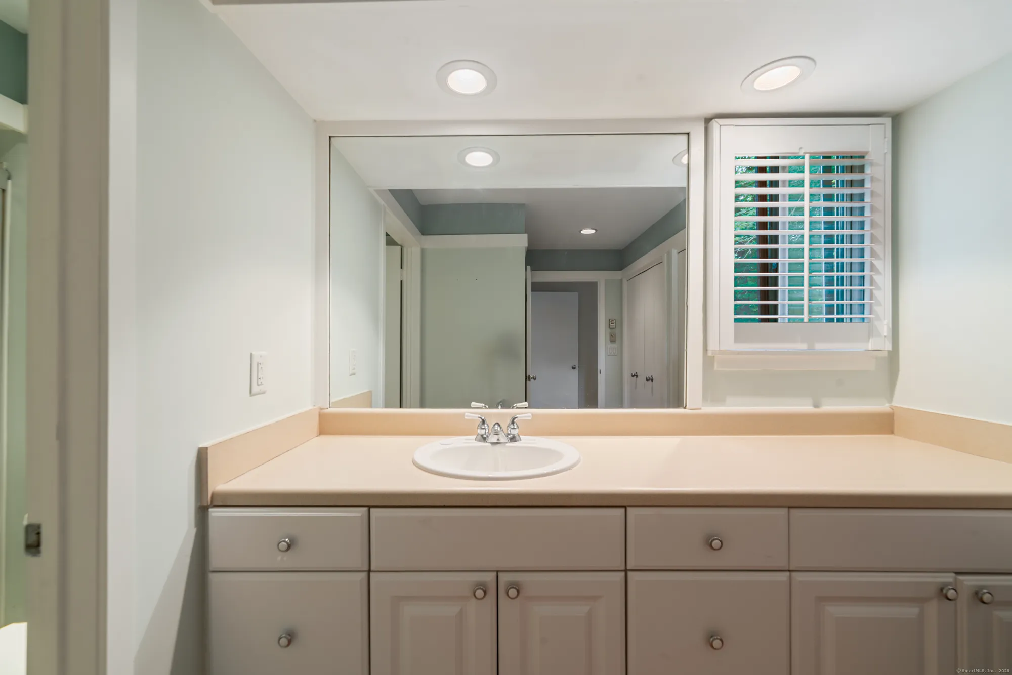 Property Slideshow image 12 of 34 | 98 heritage vlg a, Southbury, CT, 06488
