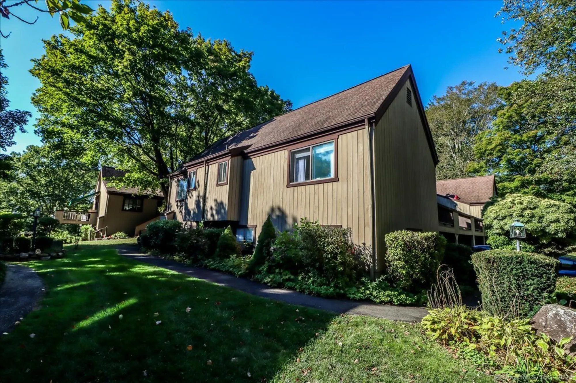 Property Slideshow image 3 of 36 | 664 osage ln a, Stratford, CT, 06614