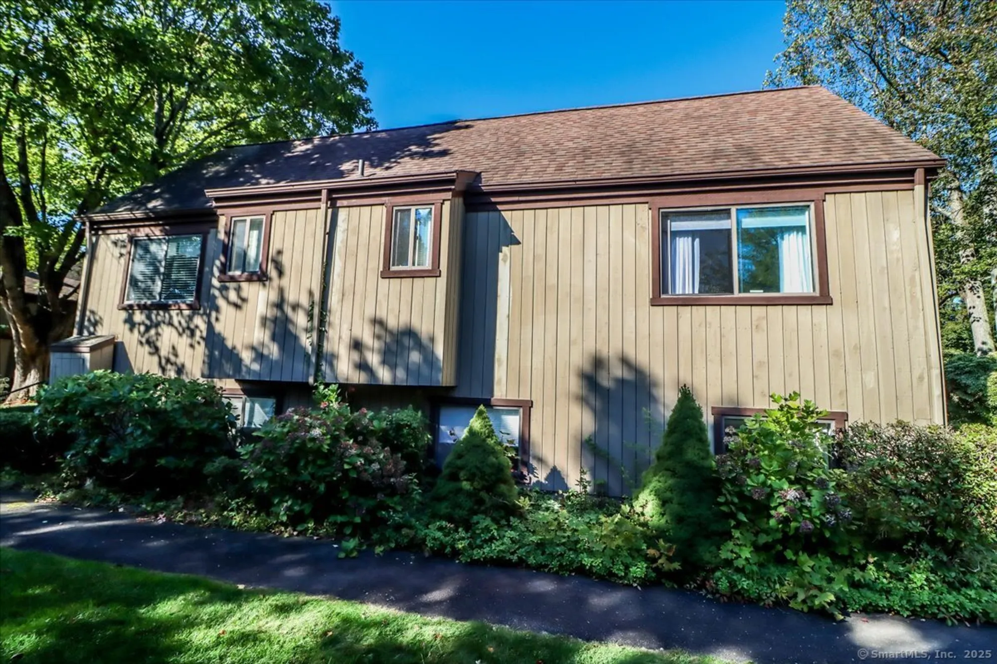 Property Slideshow image 4 of 36 | 664 osage ln a, Stratford, CT, 06614