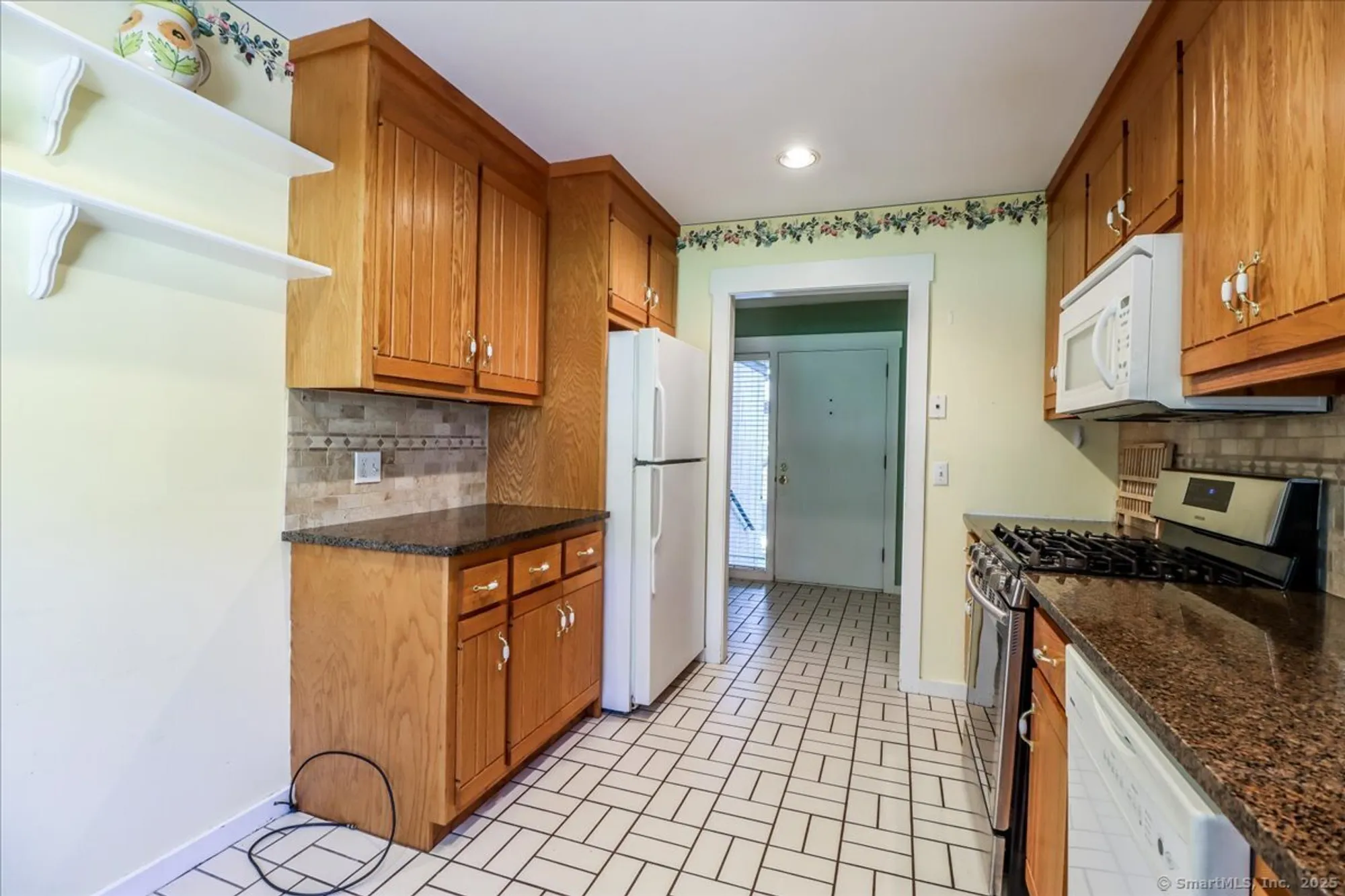 Property Slideshow image 15 of 36 | 664 osage ln a, Stratford, CT, 06614