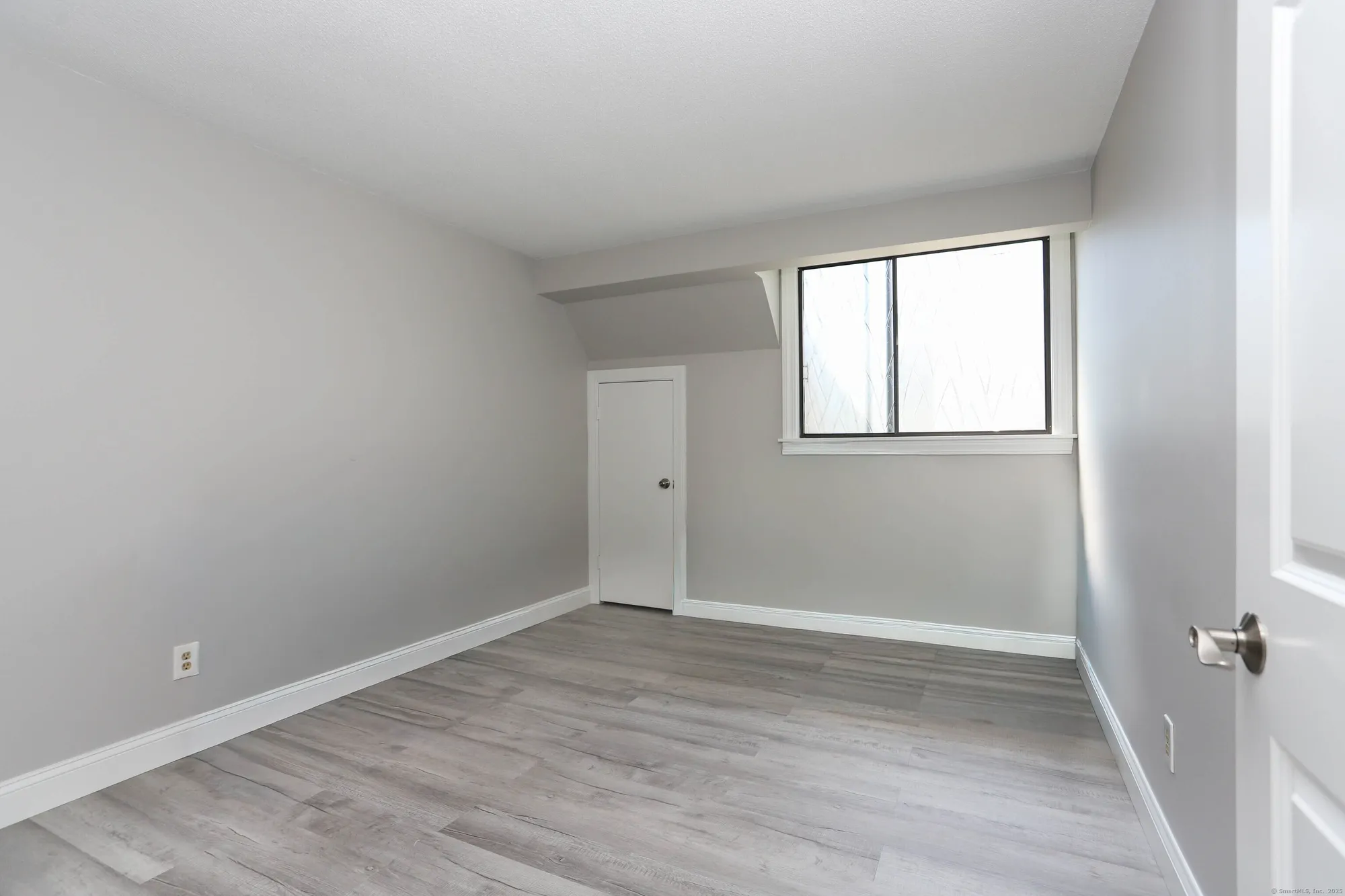 Property Slideshow image 16 of 24 | 1 heritage vlg c, Southbury, CT, 06488