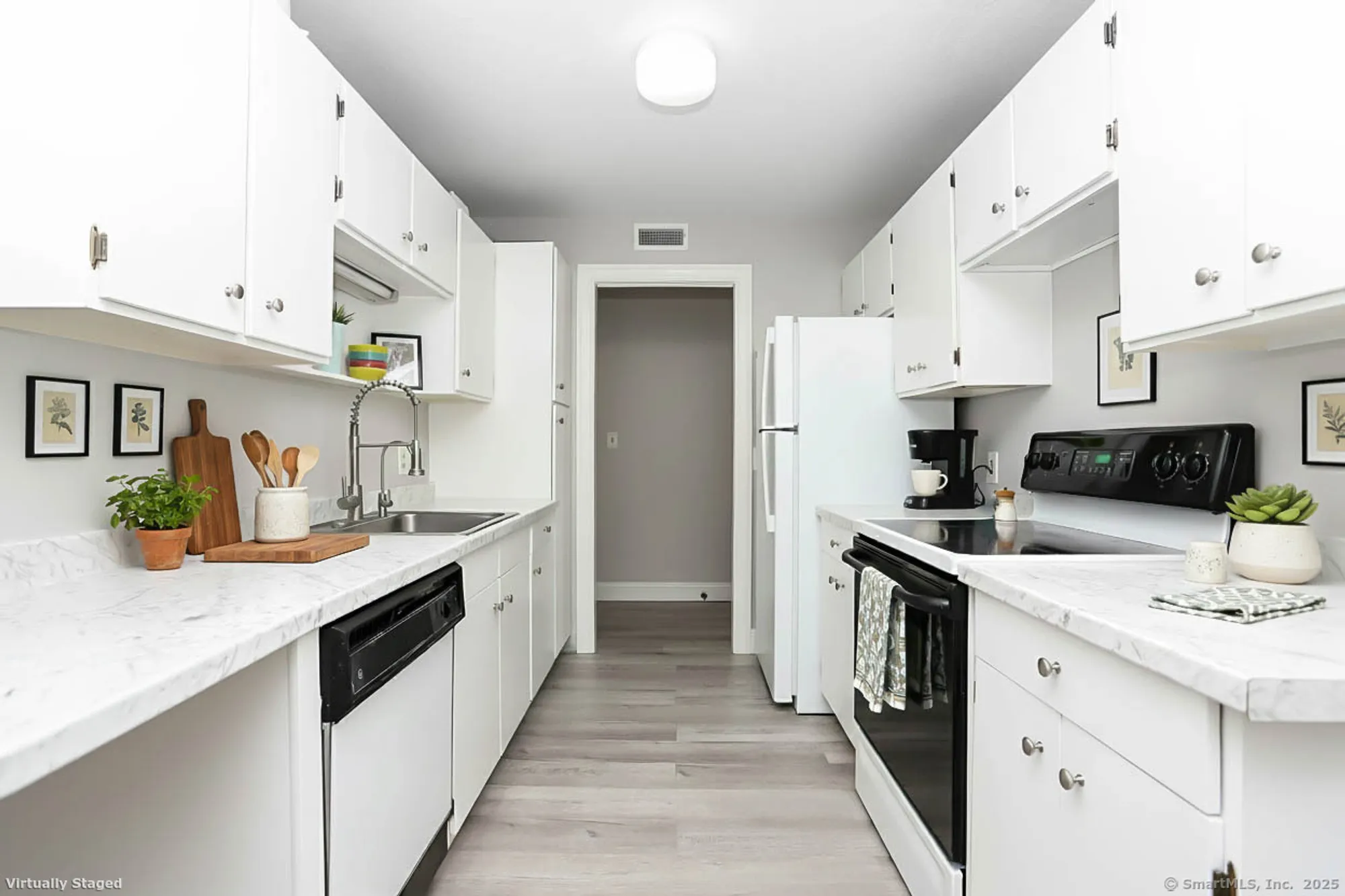 Property Slideshow image 6 of 24 | 1 heritage vlg c, Southbury, CT, 06488