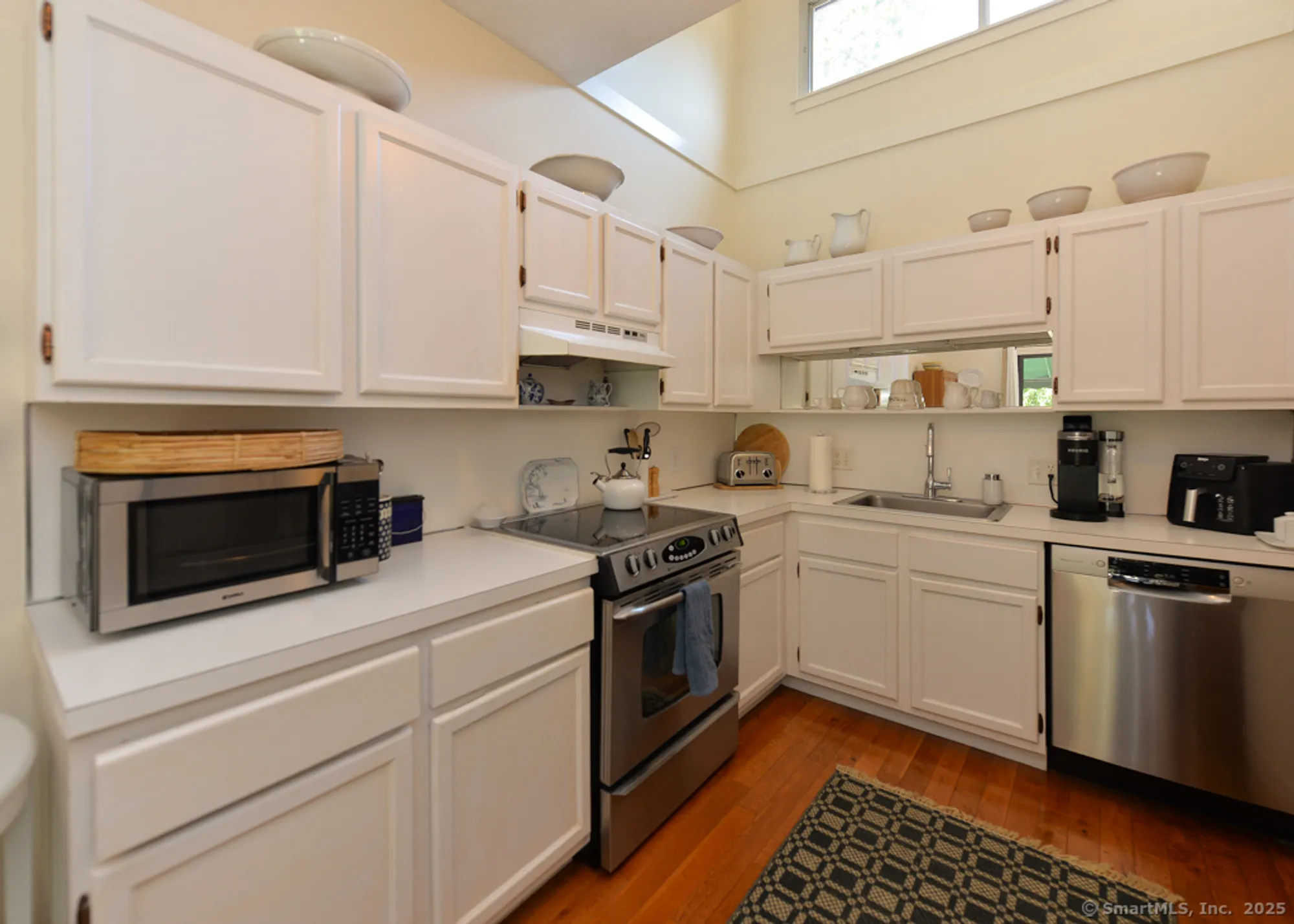 Property Slideshow image 12 of 22 | 1011 heritage vlg b, Southbury, CT, 06488