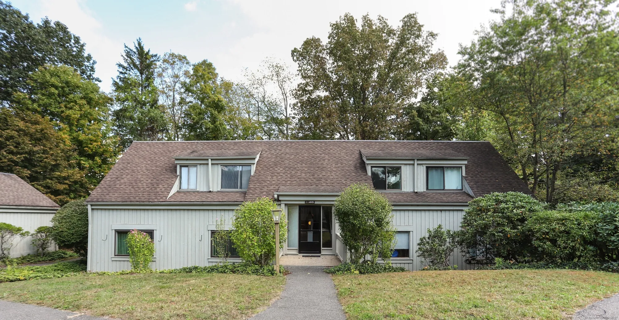 Property Slideshow image 5 of 24 | 1 heritage vlg c, Southbury, CT, 06488