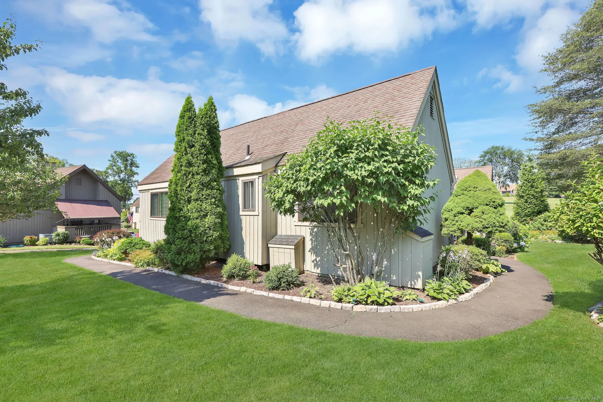 Property Slideshow image 4 of 39 | 617 cherokee ln b, Stratford, CT, 06614