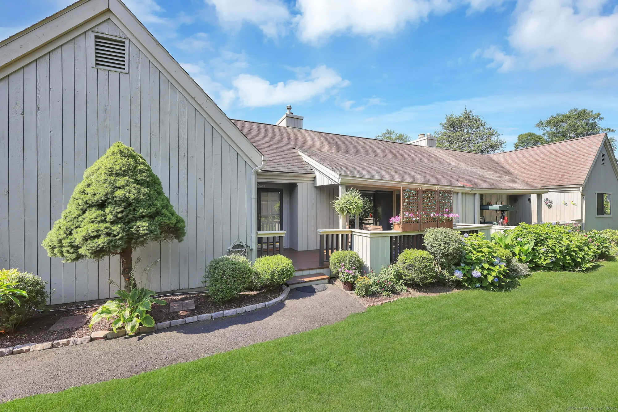 Property Slideshow image 5 of 39 | 617 cherokee ln b, Stratford, CT, 06614