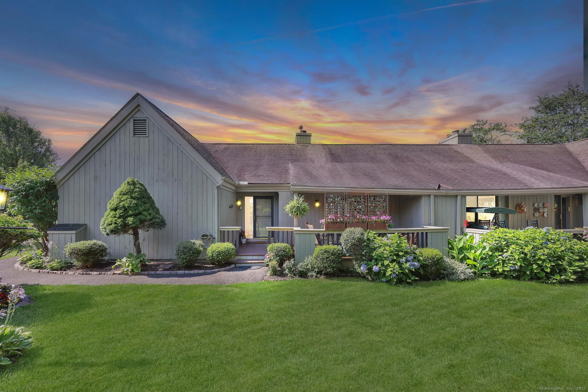 Property Slideshow image 1 of 39 | 617 cherokee ln b, Stratford, CT, 06614