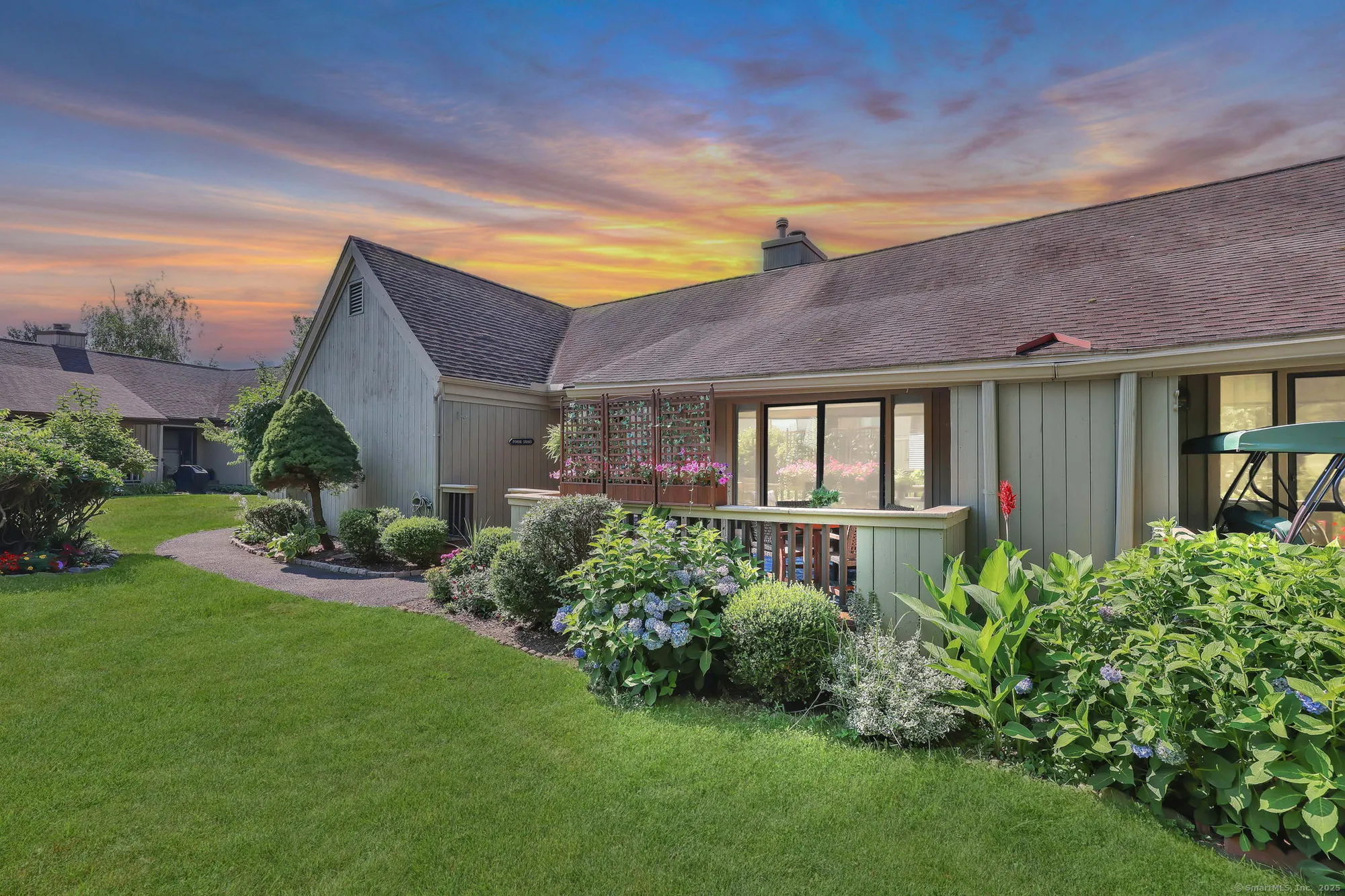 Property Slideshow image 37 of 39 | 617 cherokee ln b, Stratford, CT, 06614