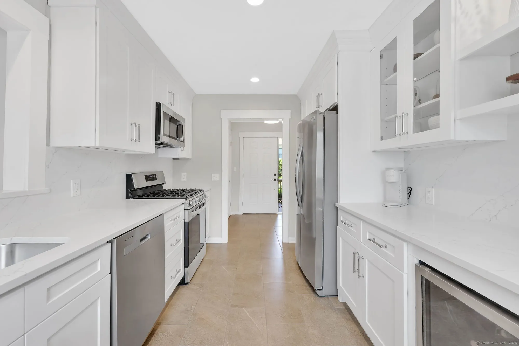 Property Slideshow image 14 of 39 | 617 cherokee ln b, Stratford, CT, 06614