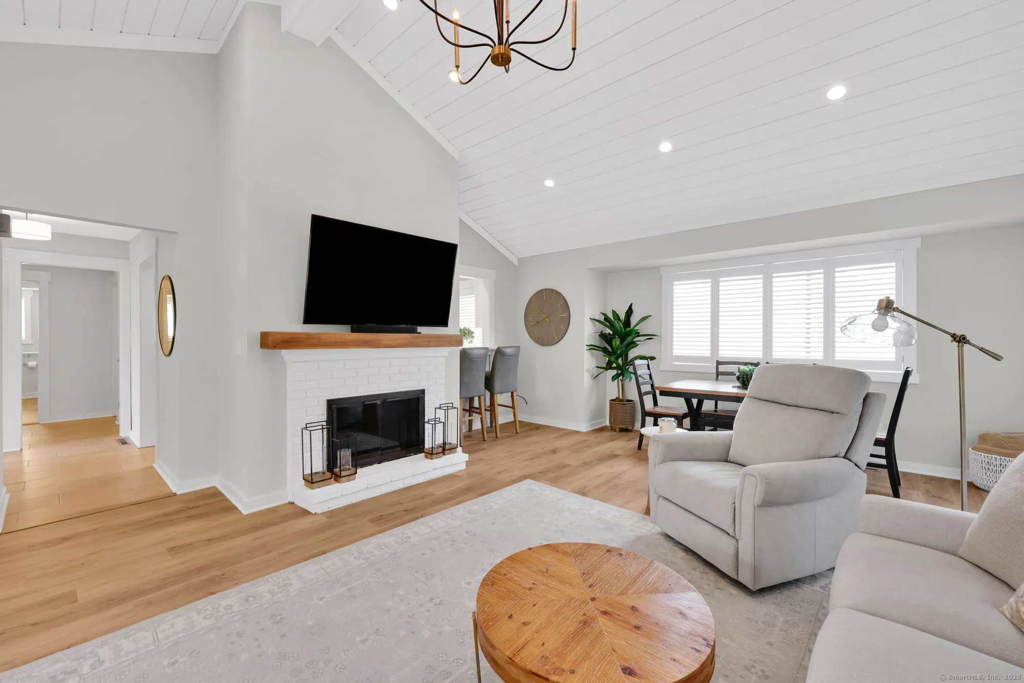 Property Slideshow image 17 of 39 | 617 cherokee ln b, Stratford, CT, 06614