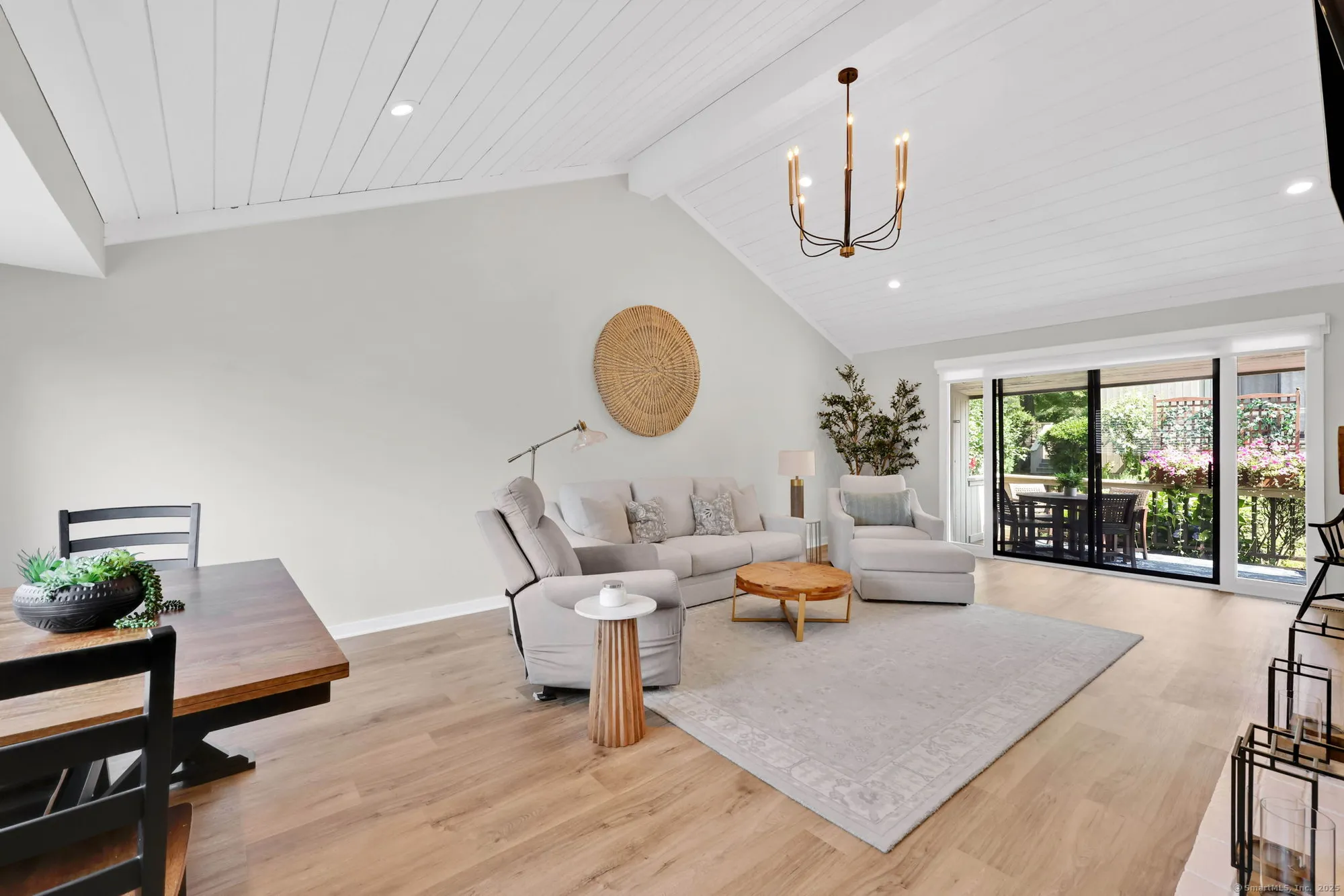 Property Slideshow image 18 of 39 | 617 cherokee ln b, Stratford, CT, 06614