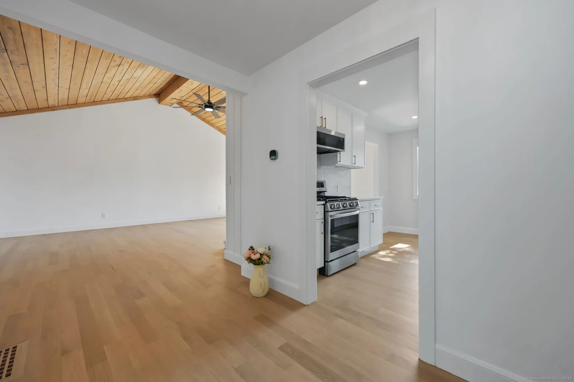 Property Slideshow image 2 of 36 | 488 commanche ln a, Stratford, CT, 06614