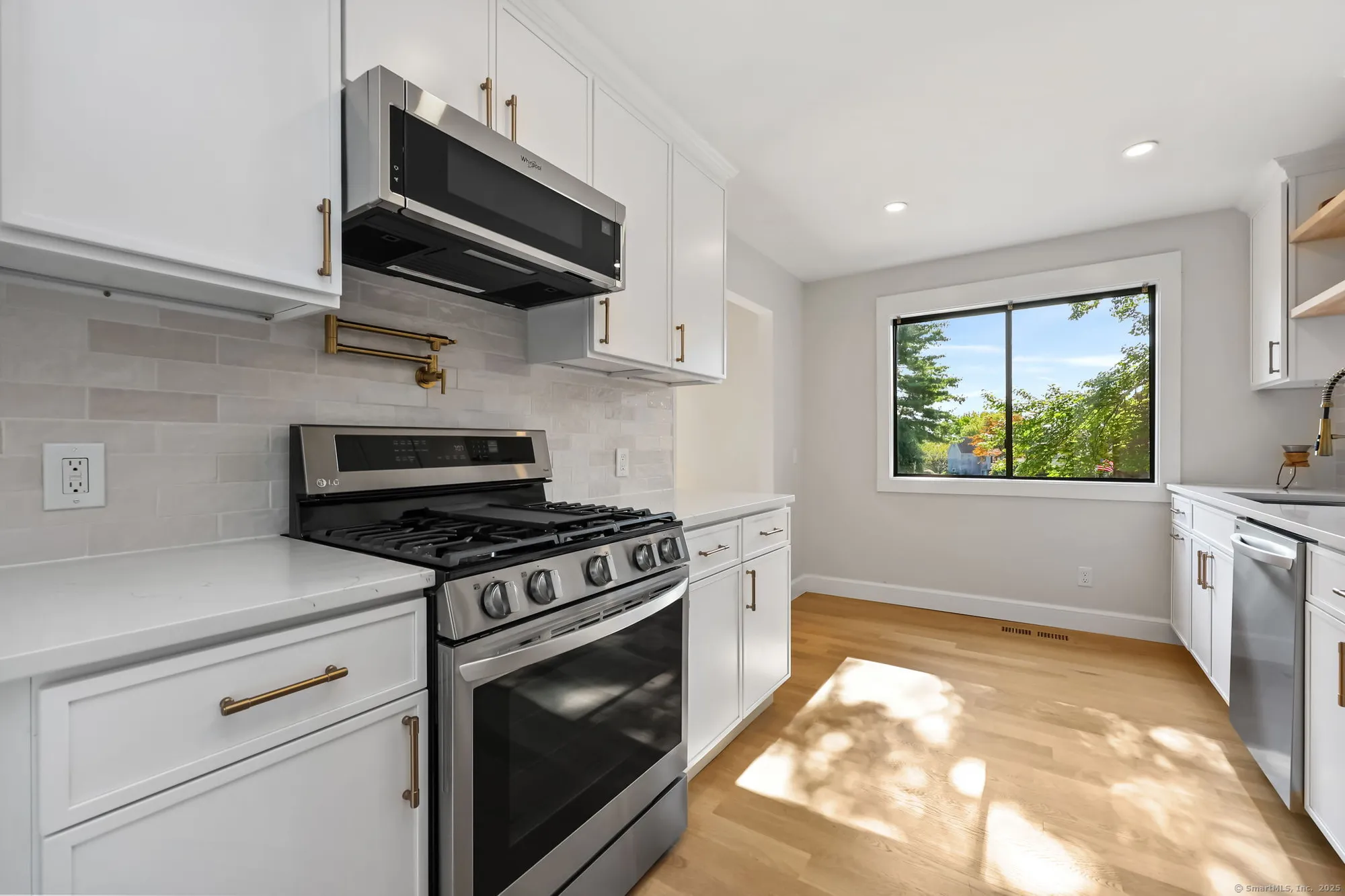 Property Slideshow image 11 of 36 | 488 commanche ln a, Stratford, CT, 06614