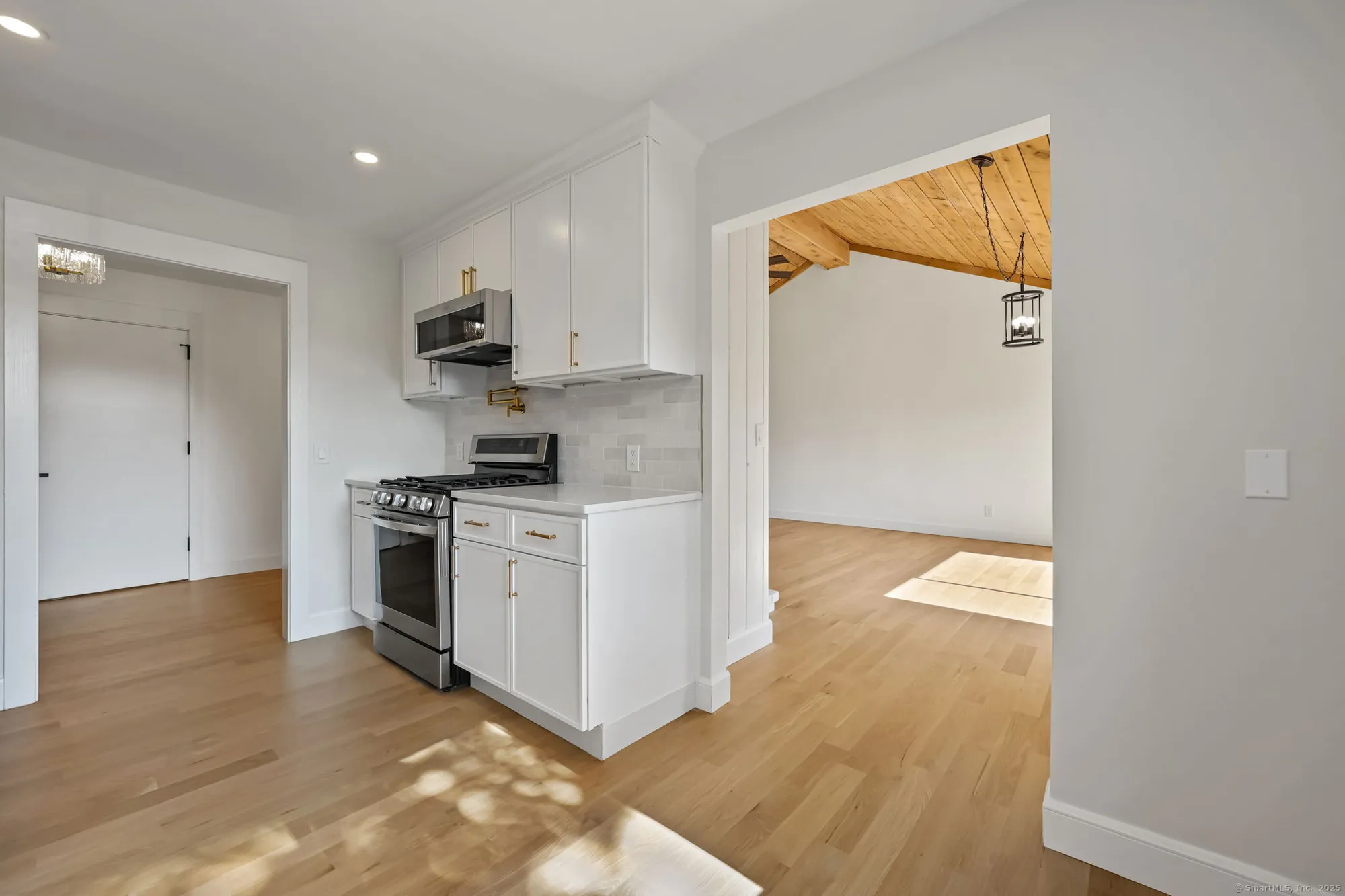 Property Slideshow image 9 of 36 | 488 commanche ln a, Stratford, CT, 06614