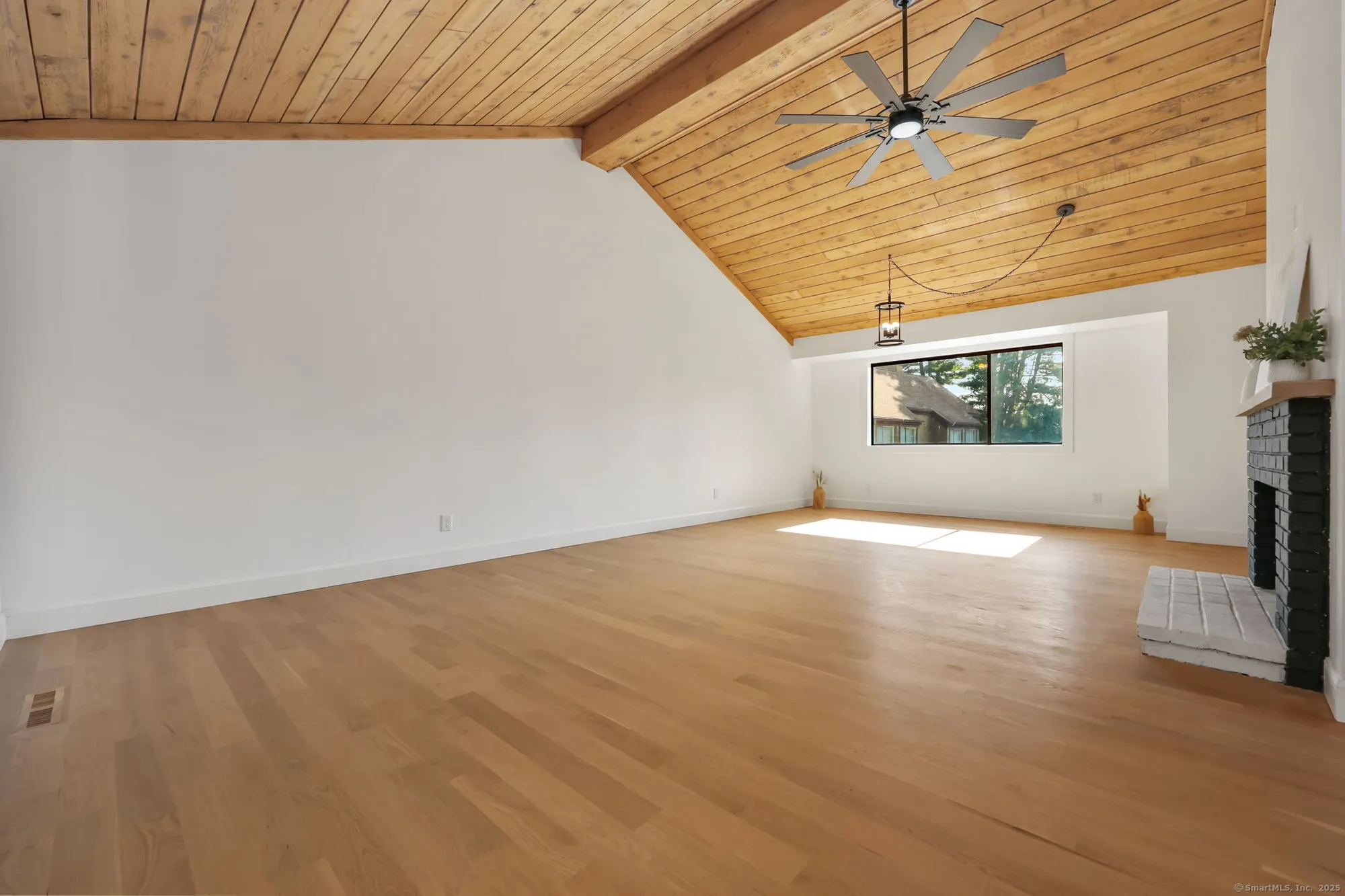 Property Slideshow image 7 of 36 | 488 commanche ln a, Stratford, CT, 06614