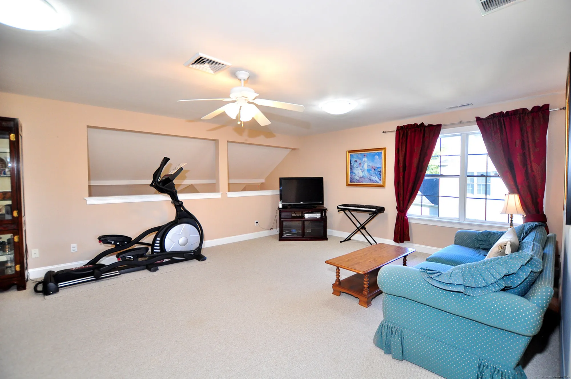 Property Slideshow image 31 of 39 | 77 hunt glen dr # 77, Granby, CT, 06035