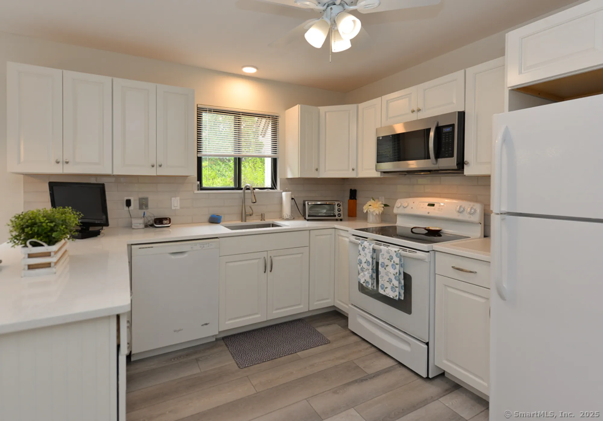 Property Slideshow image 9 of 19 | 69 heritage vlg e, Southbury, CT, 06488