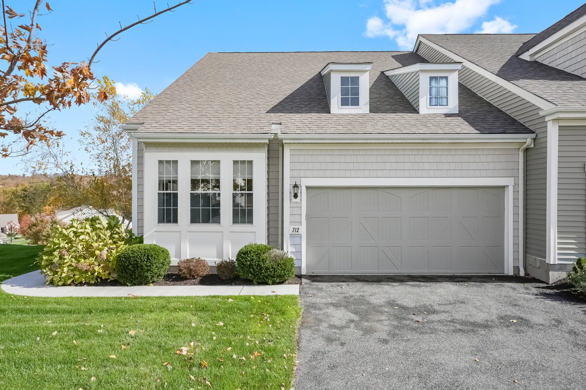 Property Slideshow image 2 of 38 | 712 championship dr # 712, Oxford, CT, 06478