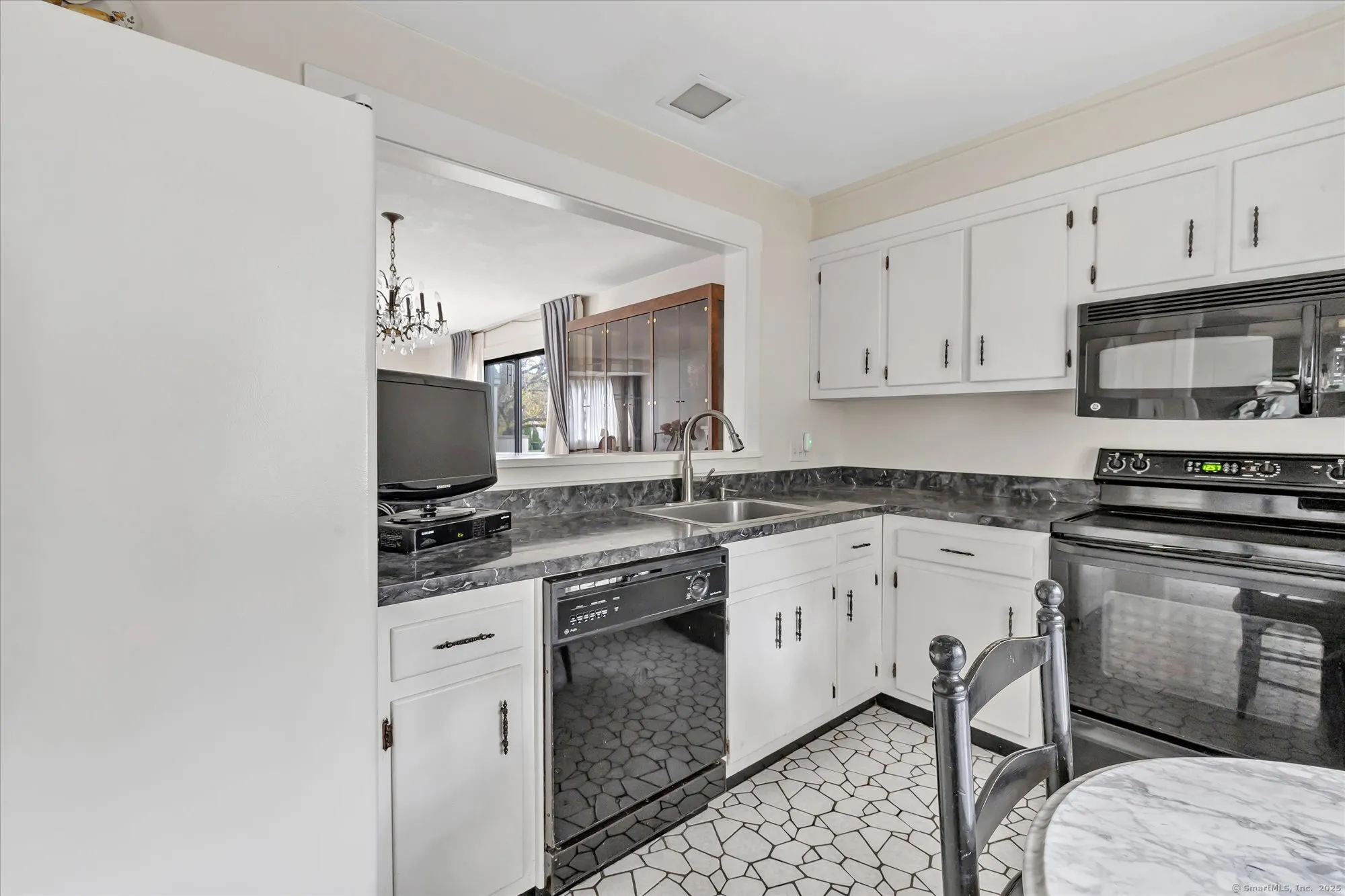 Property Slideshow image 6 of 39 | , Stratford, CT, 06614