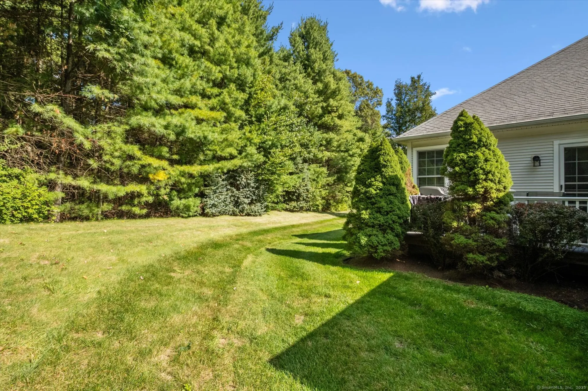 Property Slideshow image 3 of 8 | 1 ashton cir # 1, Simsbury, CT, 06070