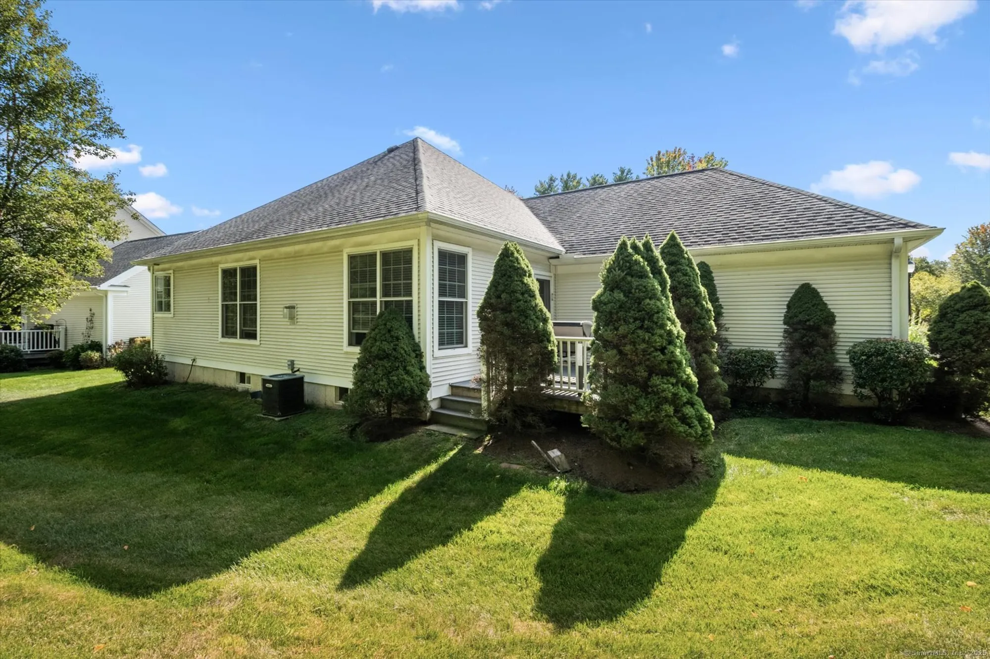 Property Slideshow image 4 of 8 | 1 ashton cir # 1, Simsbury, CT, 06070