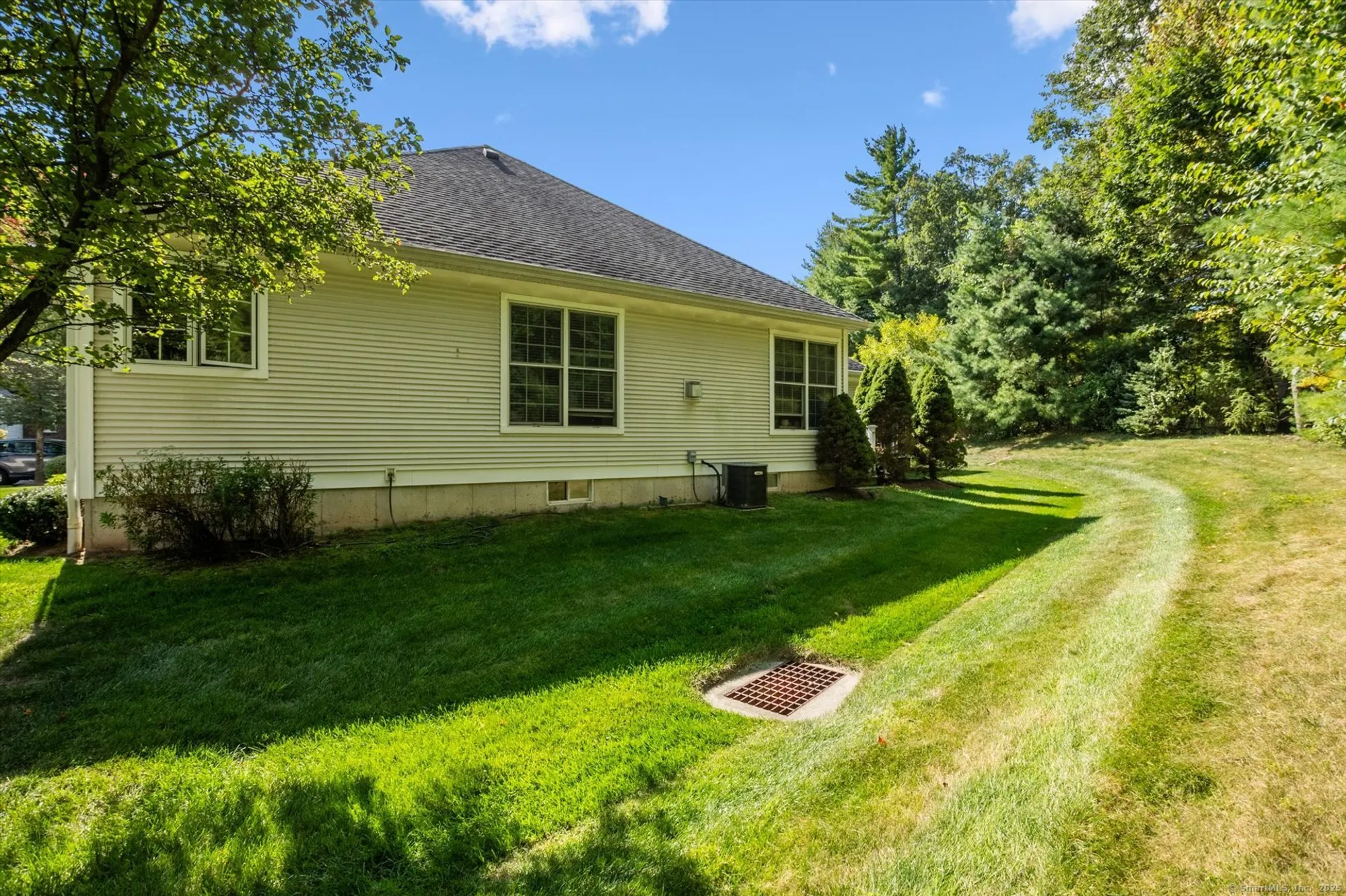 Property Slideshow image 6 of 8 | 1 ashton cir # 1, Simsbury, CT, 06070