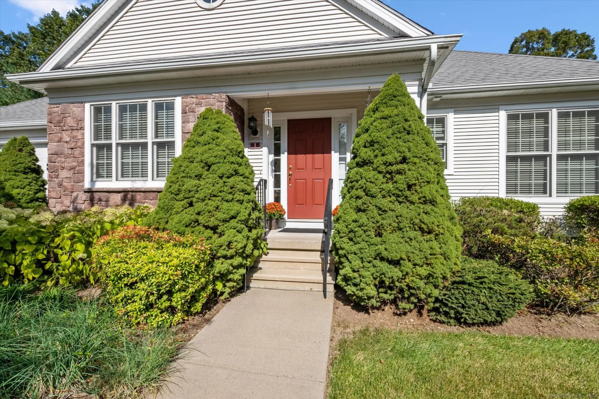 Property Slideshow image 2 of 8 | 1 ashton cir # 1, Simsbury, CT, 06070